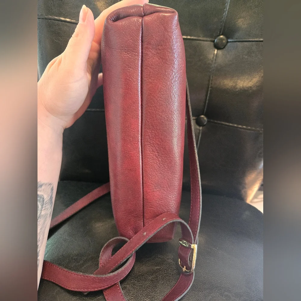 Vintage Etienne Aigner Elegant Burgundy Leather Handbag with Gold Accents - Picture 7 of 8